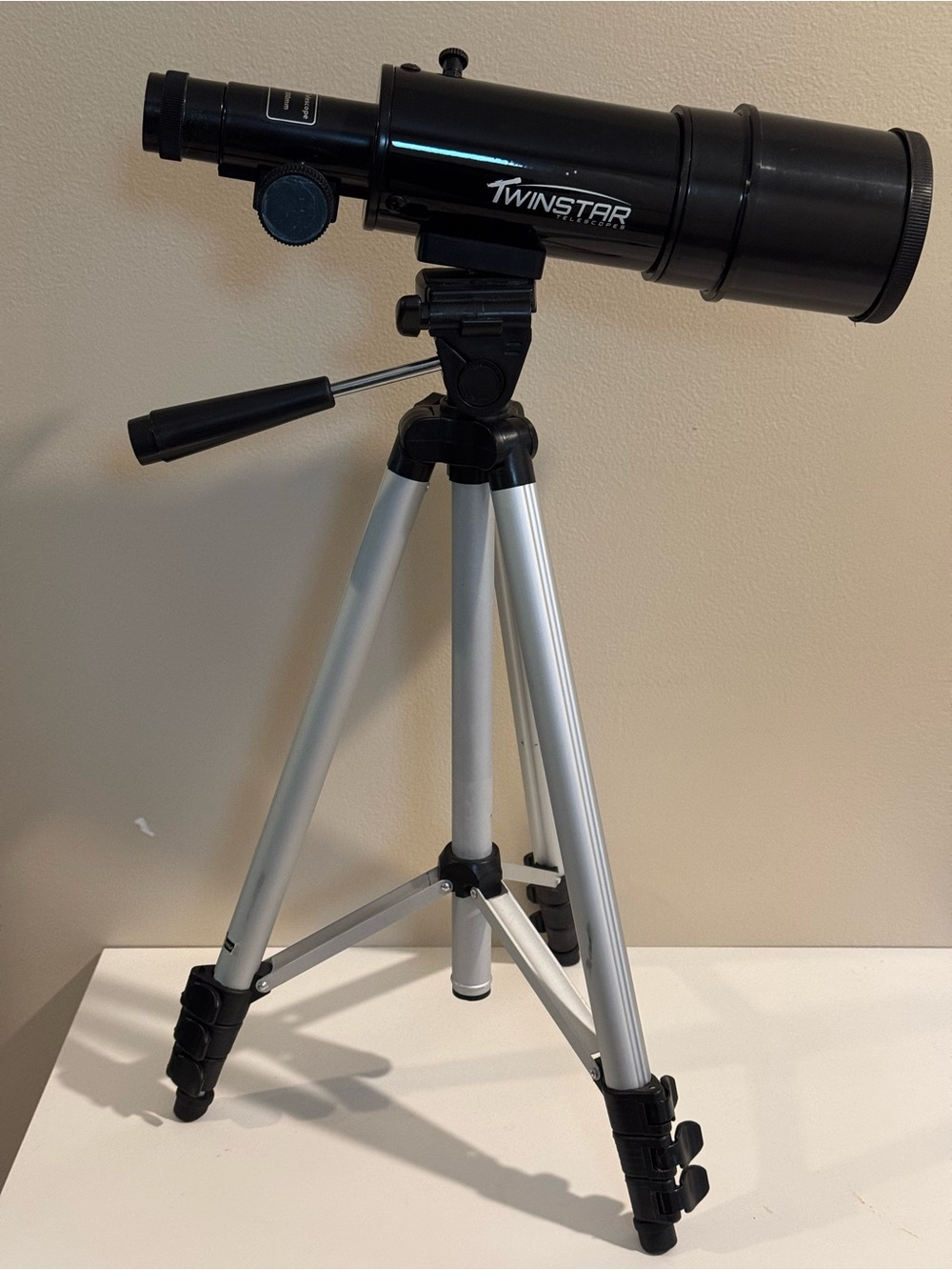 TwinStar 60mm Refractor Telescope 60300 Complete Kit w/ Tripod Eyepieces Barlow